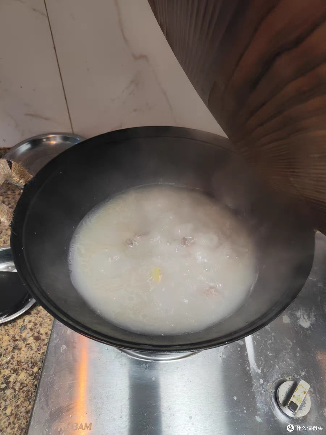 铁锅大比拼:生铁锅与熟铁锅的真实体验与评测