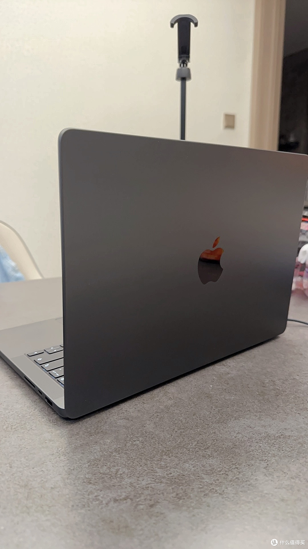 朋友的2024款MacBook Pro使用起来体验非常棒,10000多元出的很值