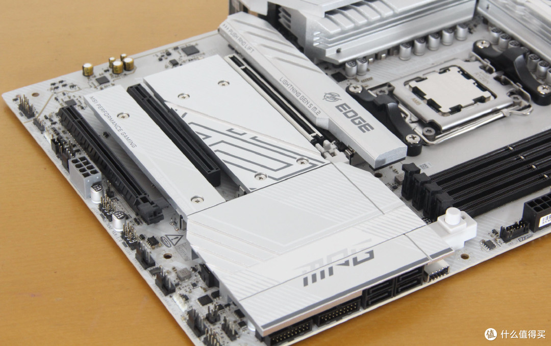 “9700X以下老娘看不上!只是陪你玩玩”B850刀锋钛配变态9600X