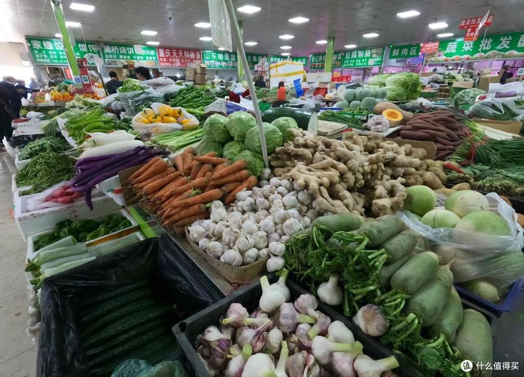 为何在南方,中老年人买菜更喜欢去菜市场?原来不止是价格便宜