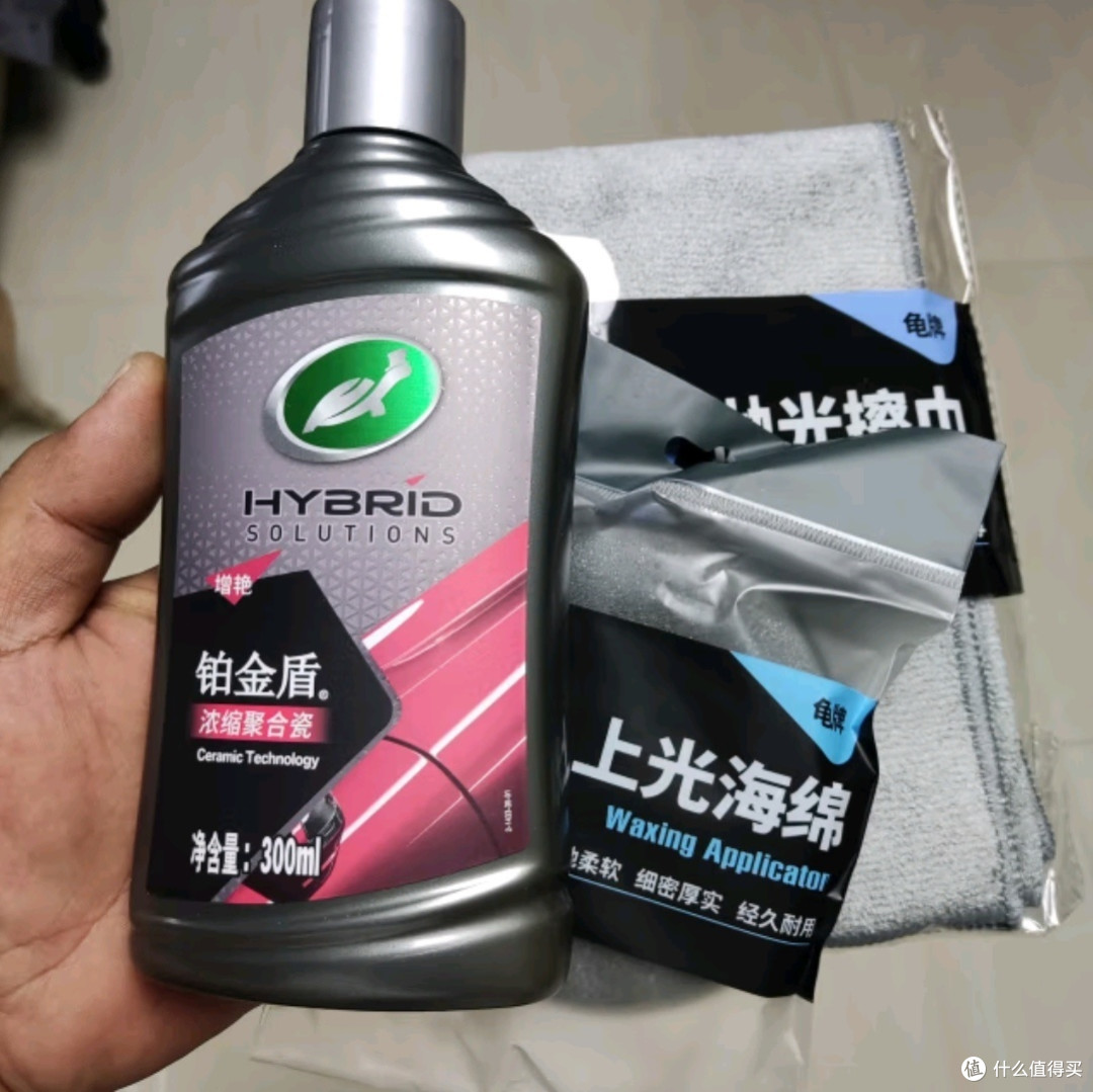 龟牌铂金盾浓缩聚合瓷汽车蜡:打造极致保护,新车般光泽的秘诀