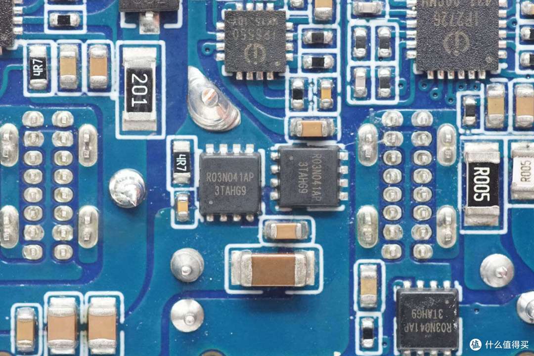 拆解报告:PHILIPS飞利浦100W 2C1A氮化镓快充充电器DLP3207B/93