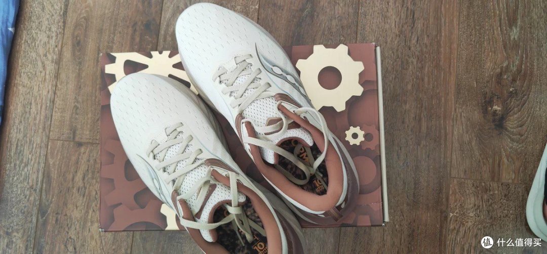 Saucony 索康尼胜利 22:彭于晏同款,跑者的梦想之履