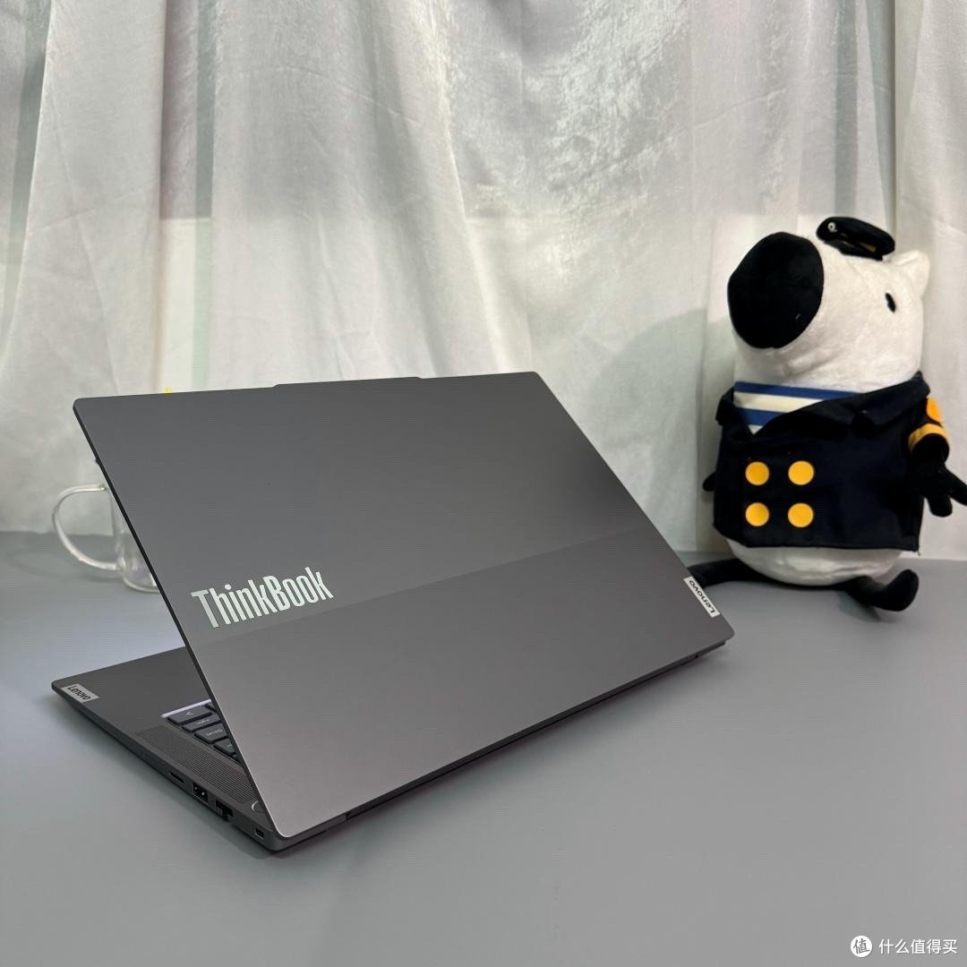 ThinkBook 14+锐龙版是联想推出的一款备受瞩目的轻薄商务笔记本