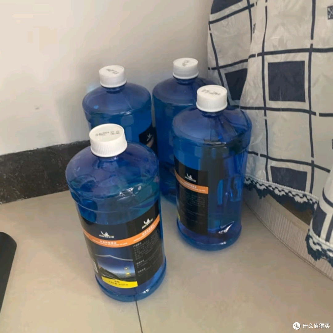 米其林汽车玻璃水:四季通用,高效去油膜的专业选择
