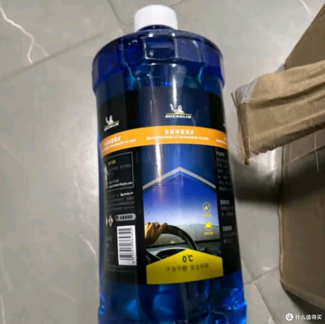米其林汽车玻璃水：四季通用，高效去油膜的专业选择