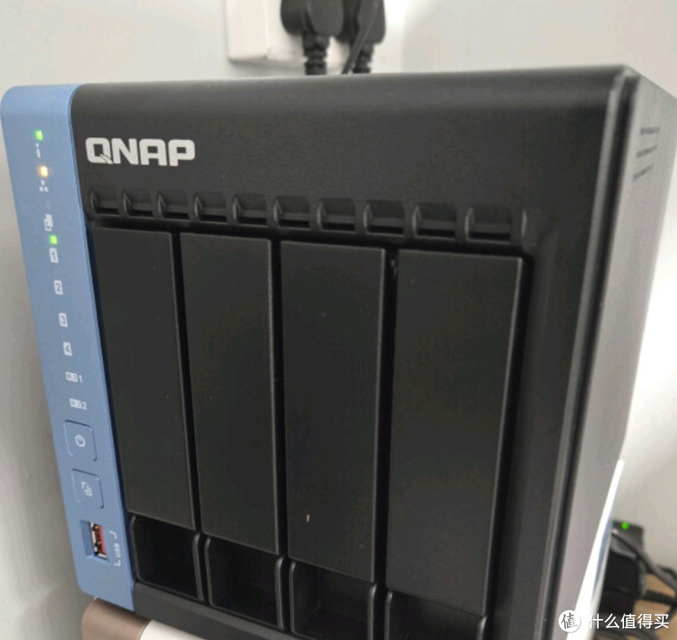 威联通（QNAP）TS-464C 宇宙魔方 四核心处理器网络存储服务器NAS