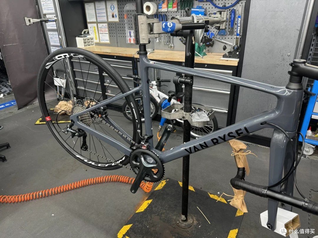 迪卡侬NCR Tiagra公路自行车:全碳纤维破风专业竞速赛车超轻体验