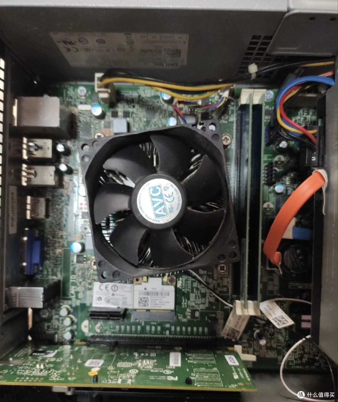 这个老古董电脑的英特尔E3-1200V2处理器,现在只能用来打开文档