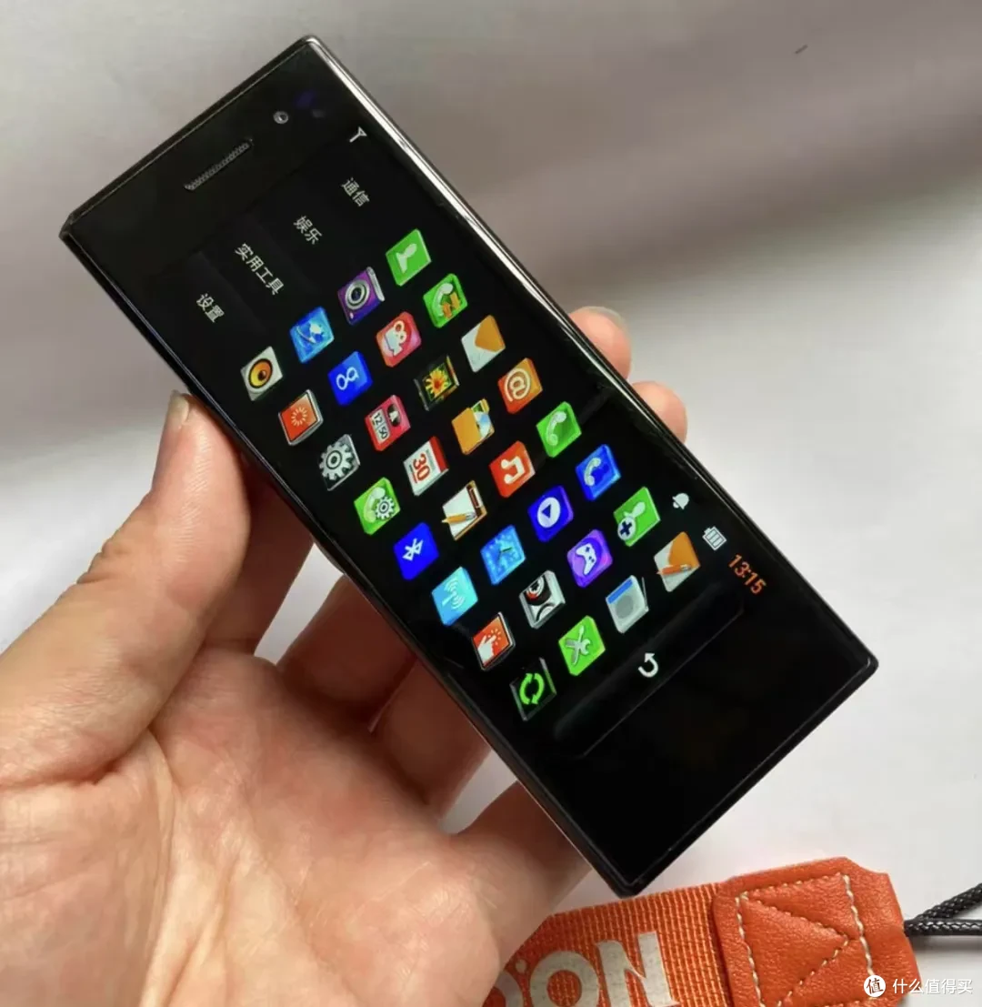 88元的洋垃圾音乐手机，采用4英寸“带鱼屏”，秒杀MP4播放器