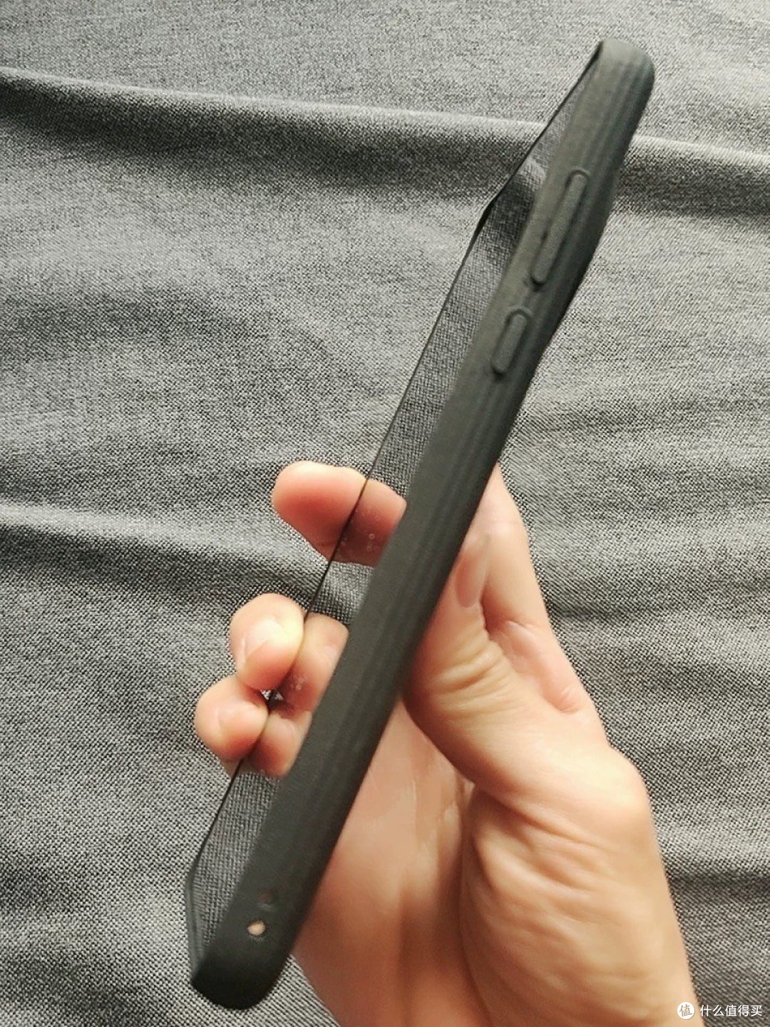 一加13砂岩磁吸保护壳：经典与实用的完美结合  