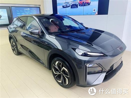 长安深蓝S07是一款兼具性能与舒适的新能源SUV