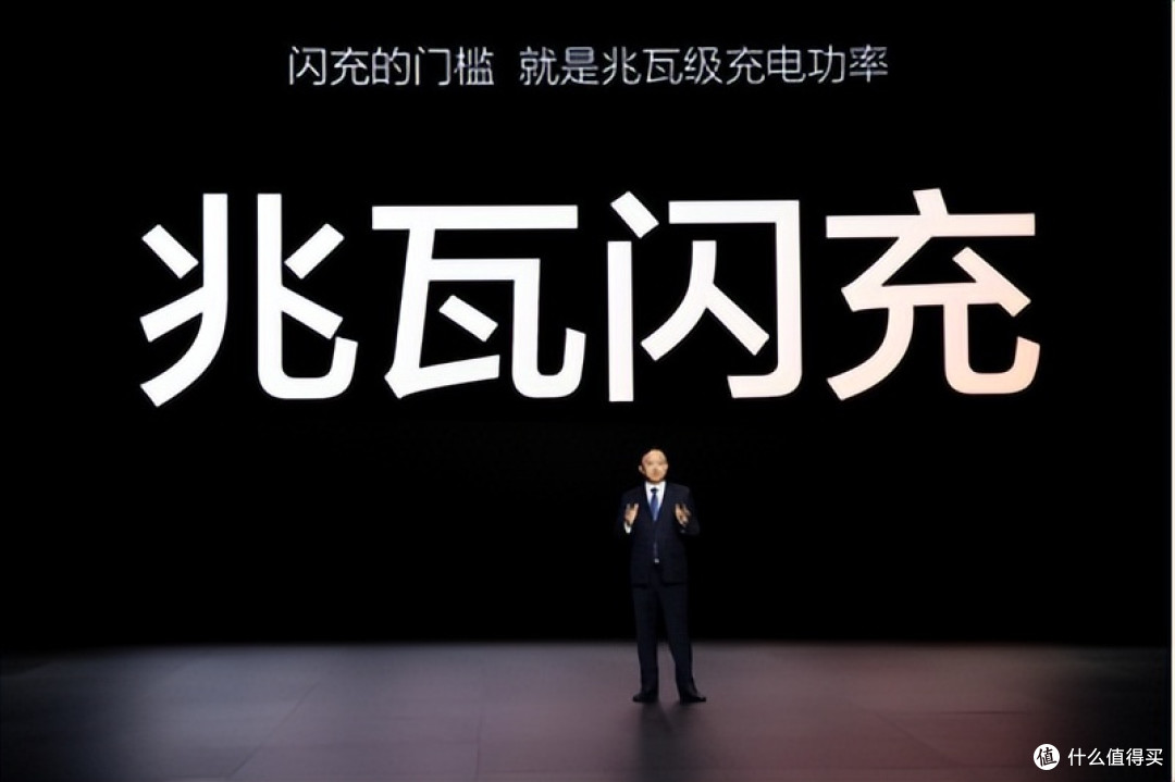 纯电时代技术新标杆?油车同速,比亚迪闪充5分钟续航400公里!