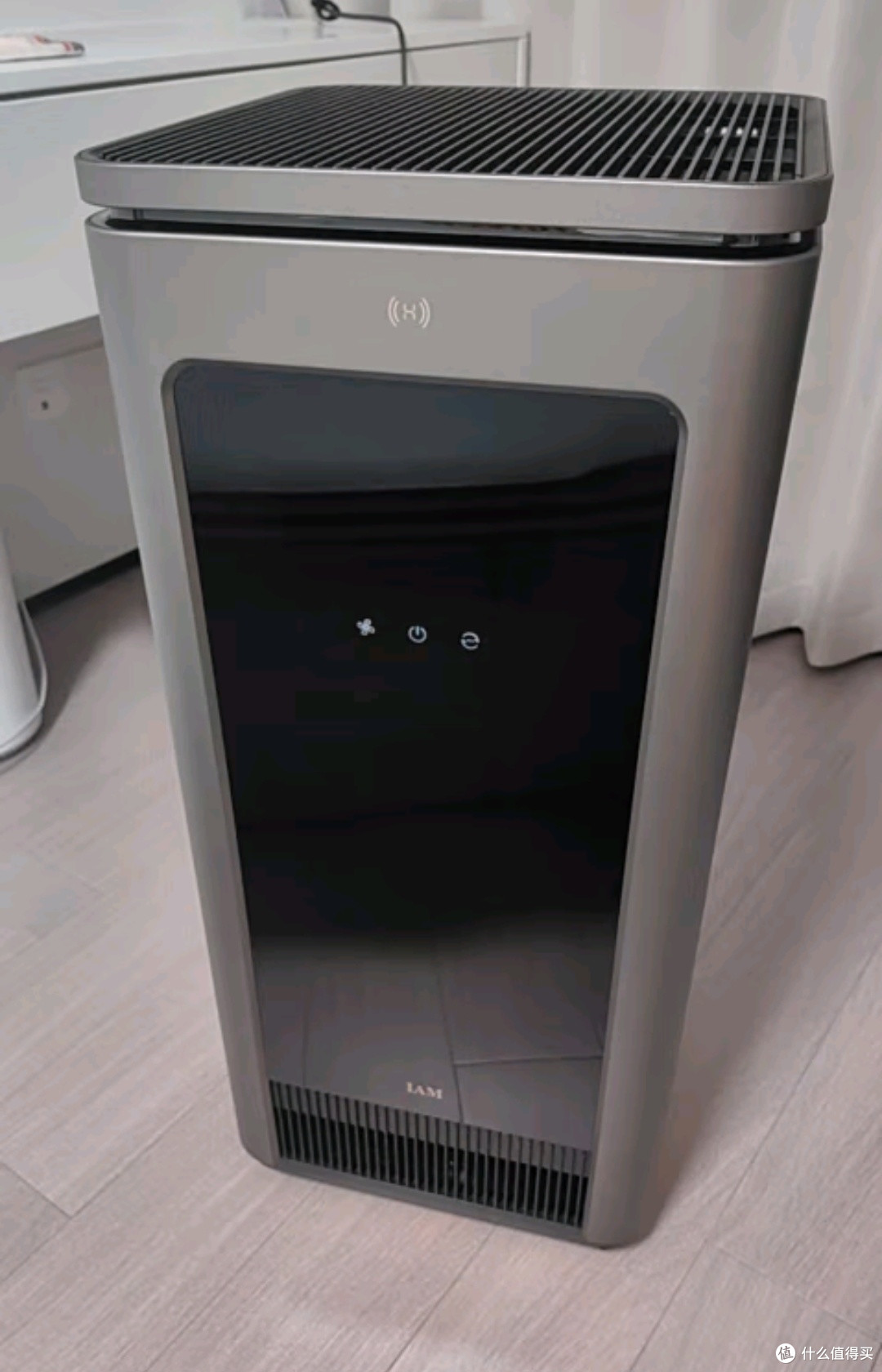 华为智选IAM X5空气净化器了,改善室内空气的好手。