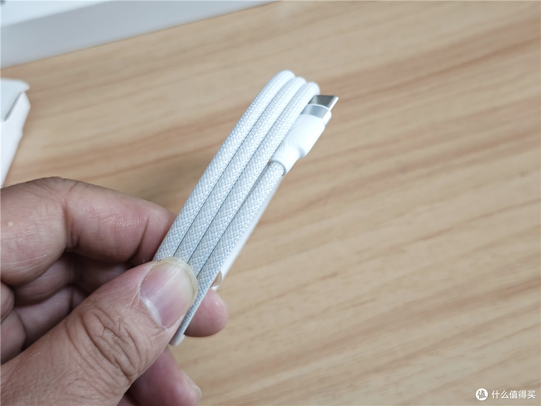 磁吸收纳，100W快充，西圣 K1 磁吸充电线使用体验
