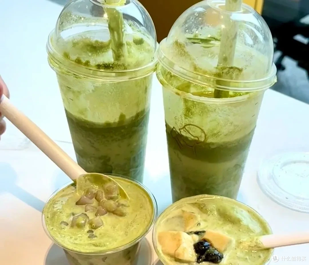 小料“爆改”冰淇淋!这年头流行去奶茶店DIY小料了?
