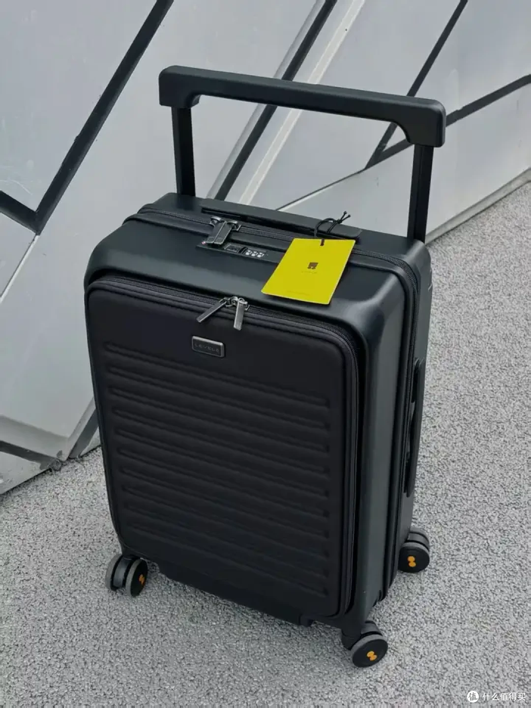 经常出差?地平线8号创想家商务登机箱你看行不行?