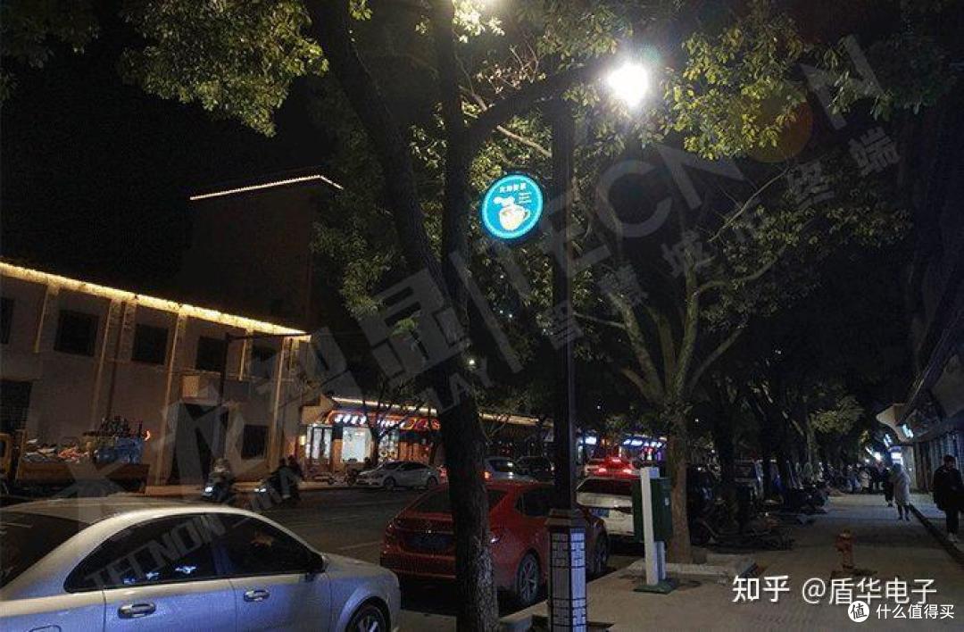 灯杆上的显示屏是什么意思?一般称为灯杆屏或者灯杆屏LED灯杆屏