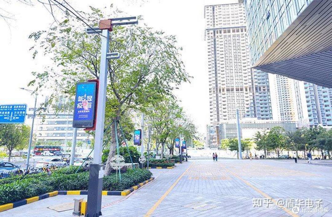 灯杆上的显示屏是什么意思?一般称为灯杆屏或者灯杆屏LED灯杆屏