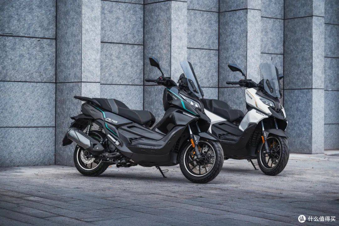 赛科龙2025款RT2摩托车