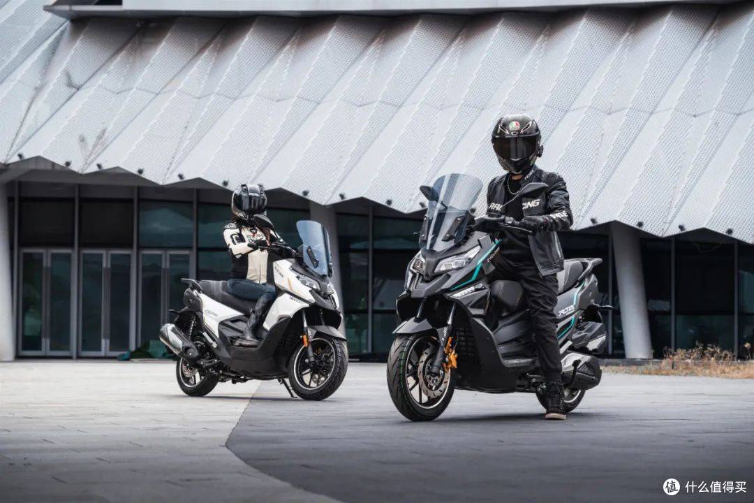 赛科龙2025款RT2摩托车
