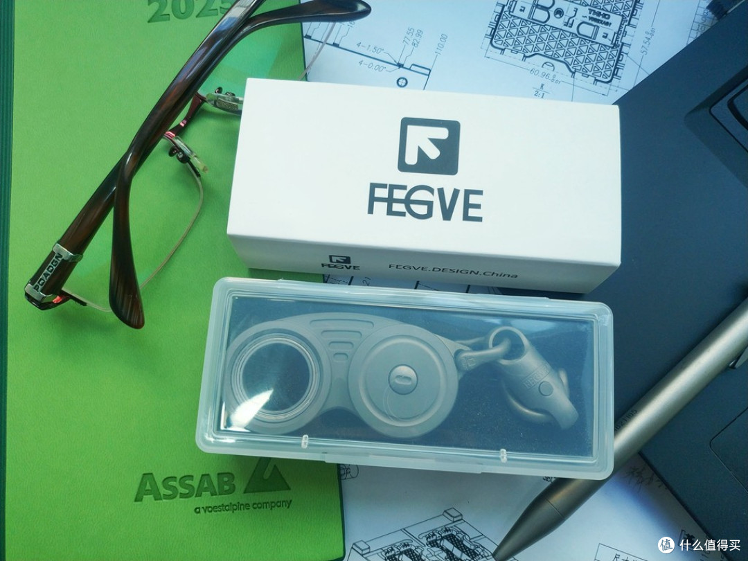 钥匙扣也能玩出花:fegve时光眼镜啪啪币旋转钥匙扣
