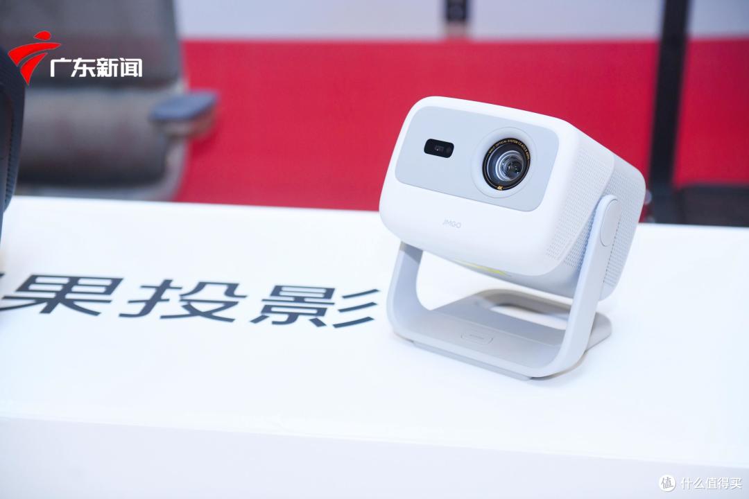 坚果投影闪耀2025广东3·15论坛,荣获多项殊荣彰显行业领军地位