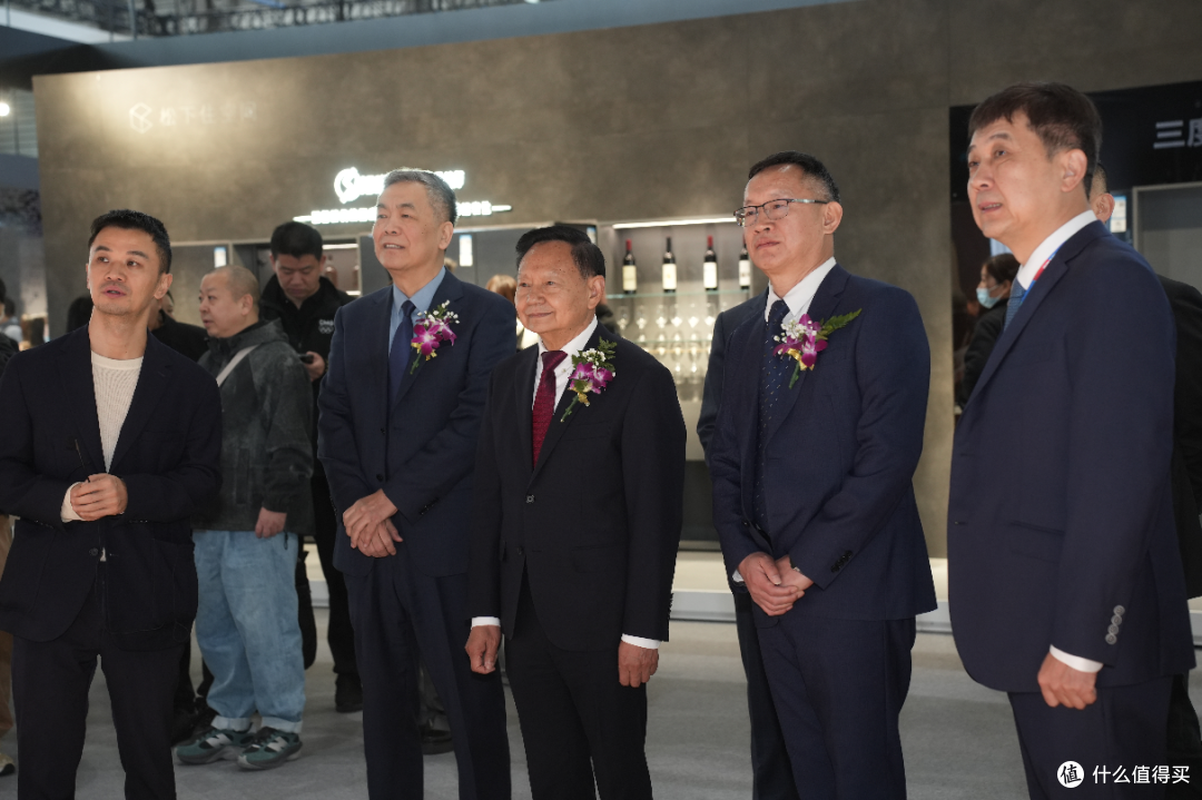 盛大开幕 AWE2025展商亮点频现 消费市场共迎暖春