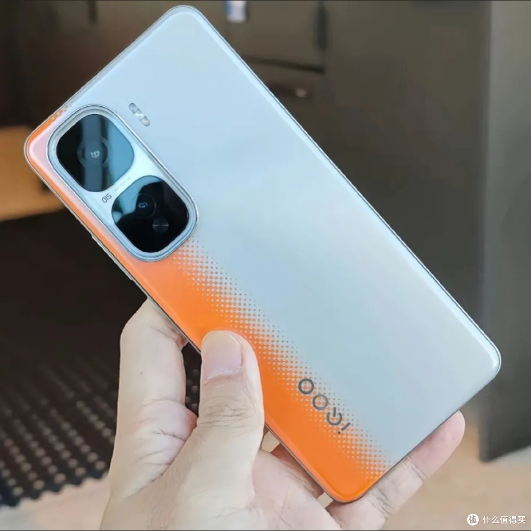 iQOO Neo10杀疯了:8Gen3+120W+超声波指纹,游戏党跪求别断货?