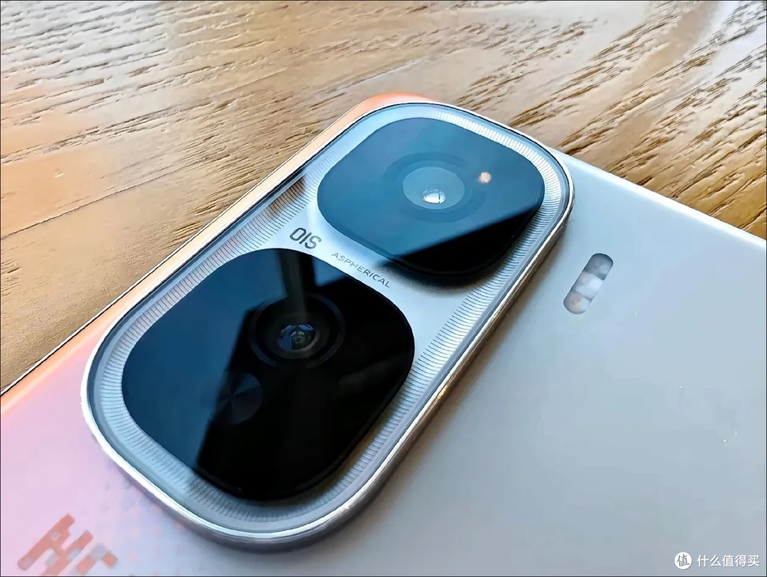 iQOO Neo10杀疯了:8Gen3+120W+超声波指纹,游戏党跪求别断货?