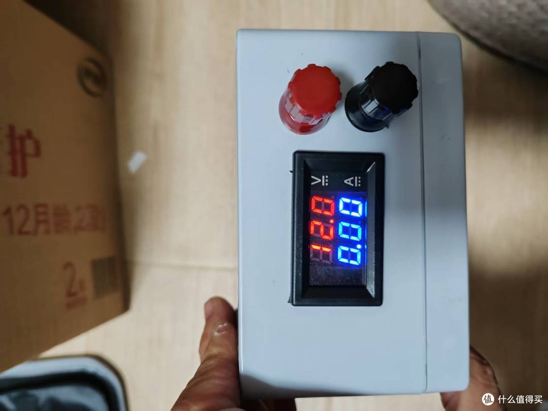 升级后的成品，电压有了，电流也有显示了