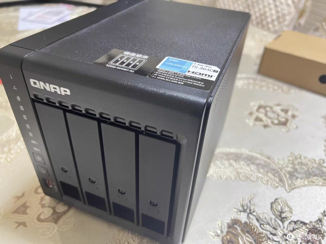 威联通NAS网络存储TS-464C2宇宙魔方X86四核SSD散热升级