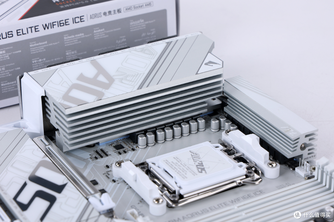 全白主题，颜值性能都拉满！9800X3D+5080金属大师显卡装机