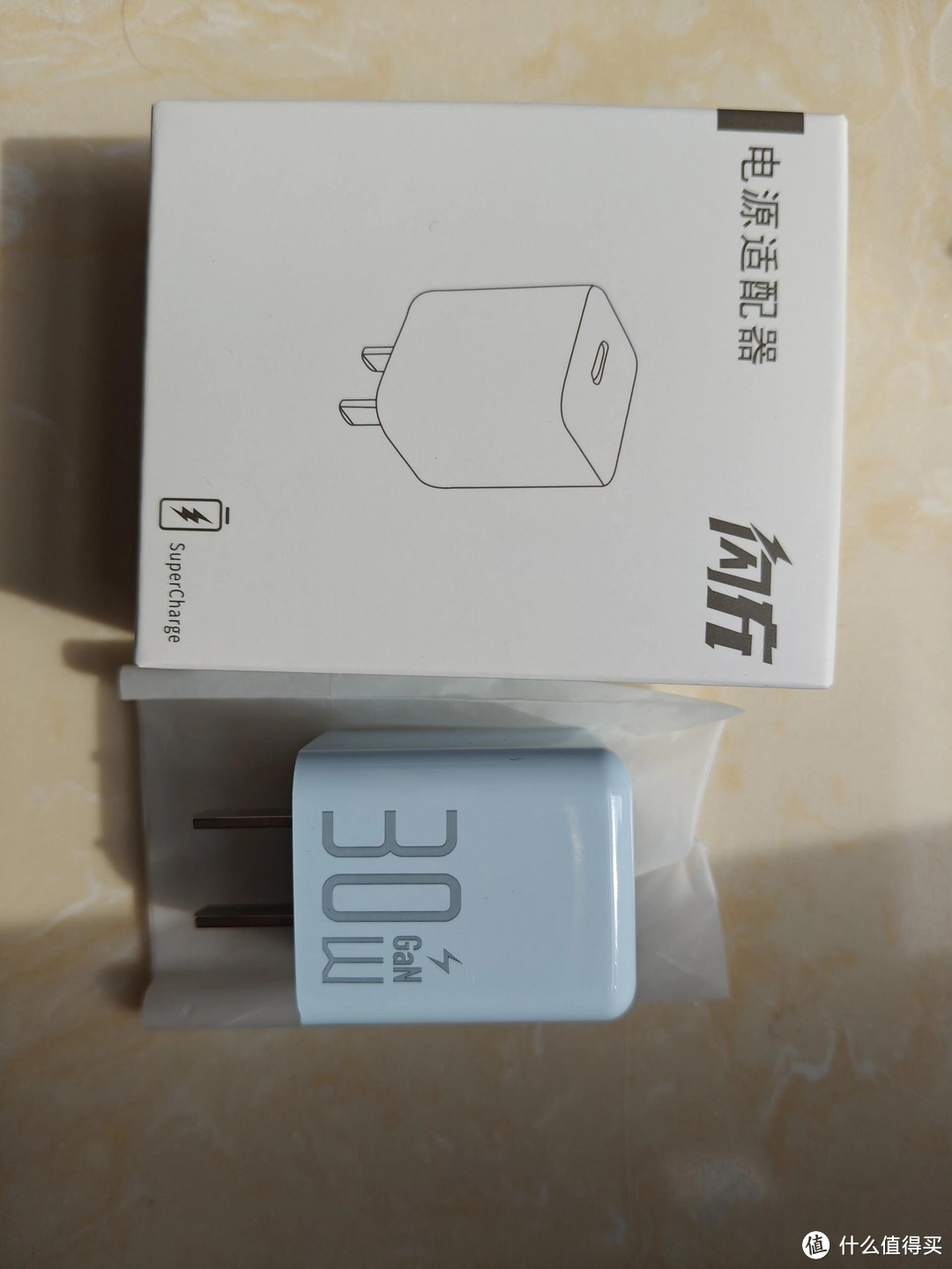 30W 氮化镓充电器选购指南：多协议支持 + 极致便携体验