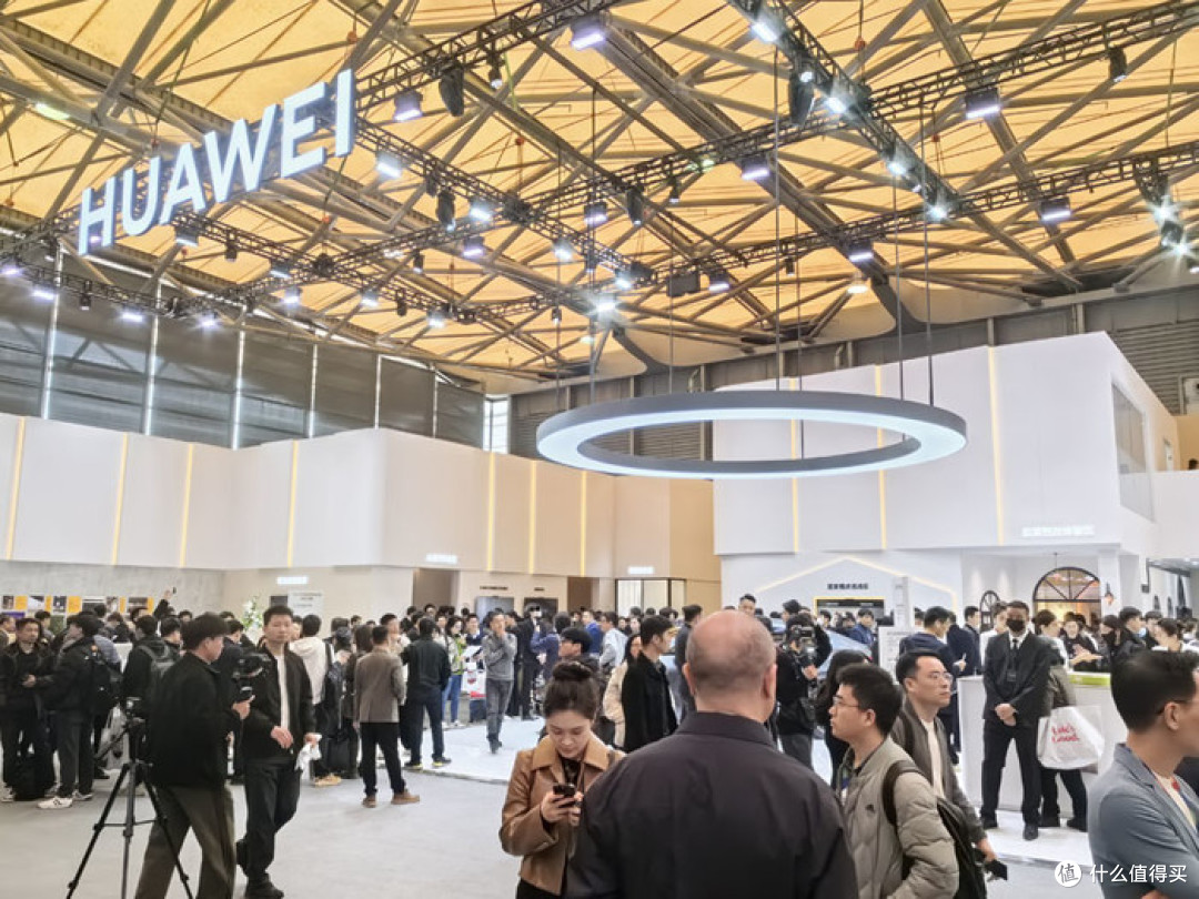 2025 AWE:华为智慧屏闪耀登场,开启智慧视听新时代