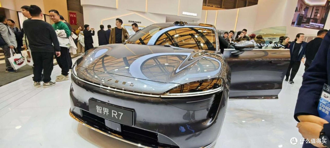 华为鸿蒙智家亮相AWE2025:以全新品牌理念塑造AI高智感生活