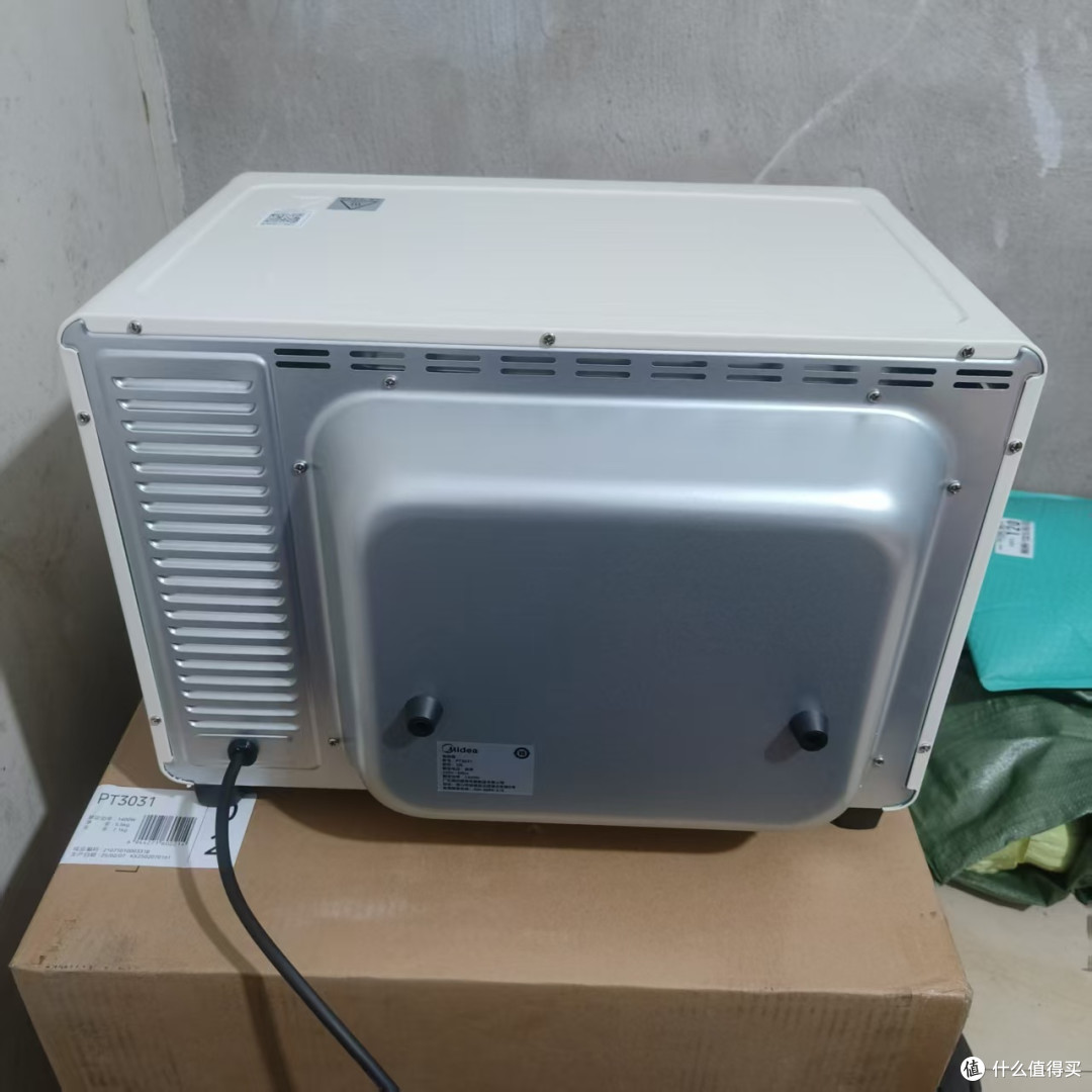 烤箱后侧