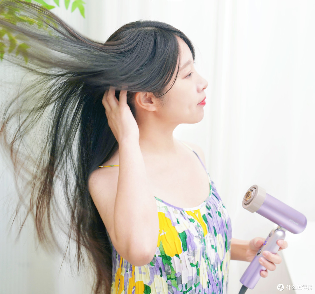 真的有被卷到！吹发、养发、造型，一台吹风机就全包圆了？