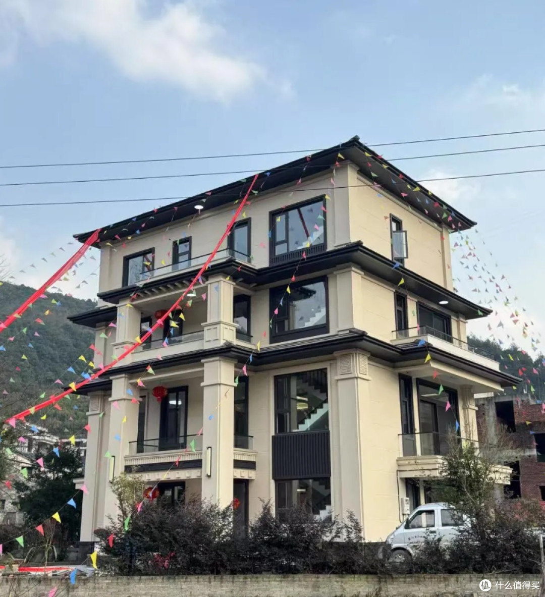 浙江男子晒出农村自建房,仅凭外观就爆火走红,网友:太高级了!