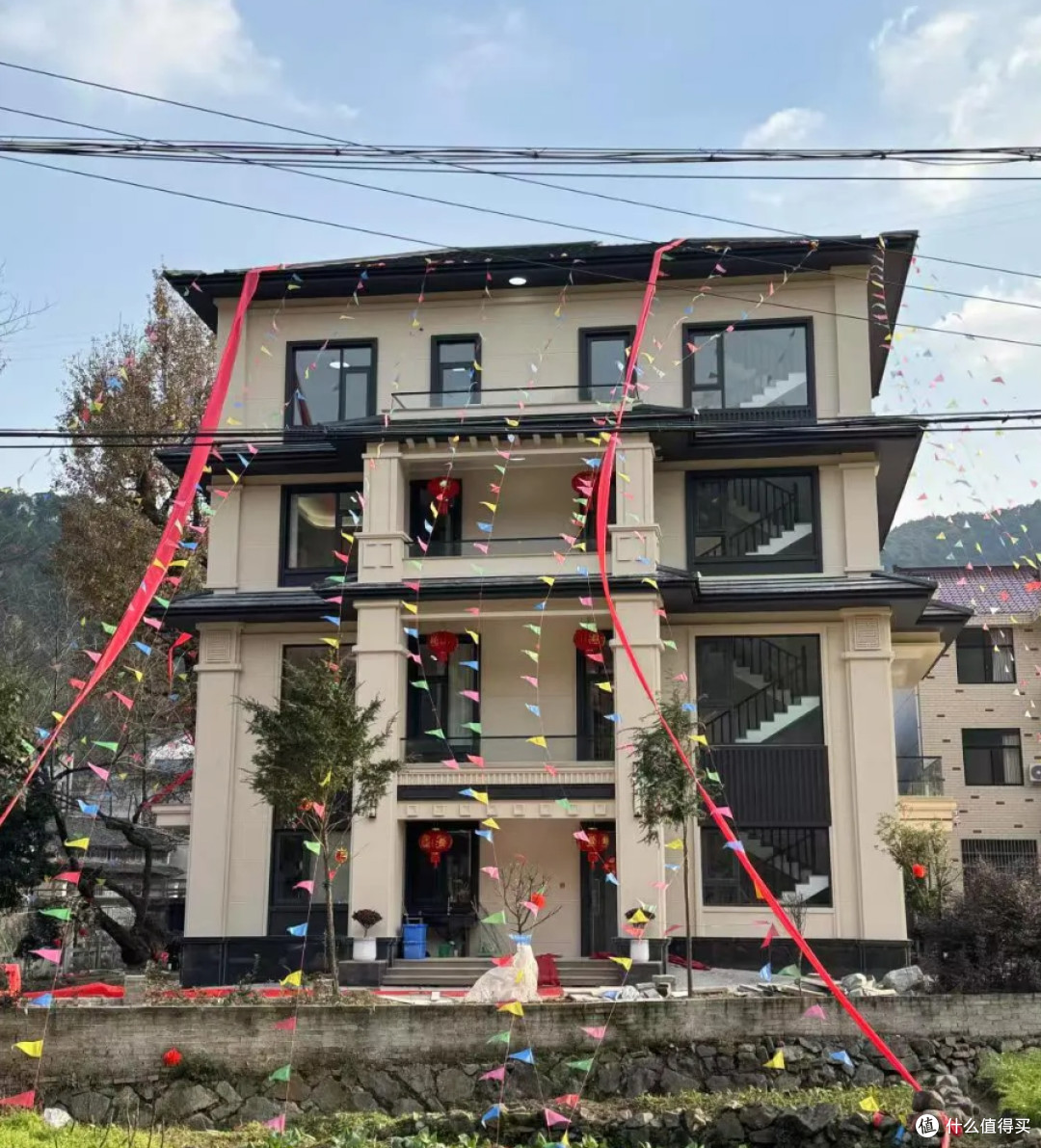 浙江男子晒出农村自建房,仅凭外观就爆火走红,网友:太高级了!