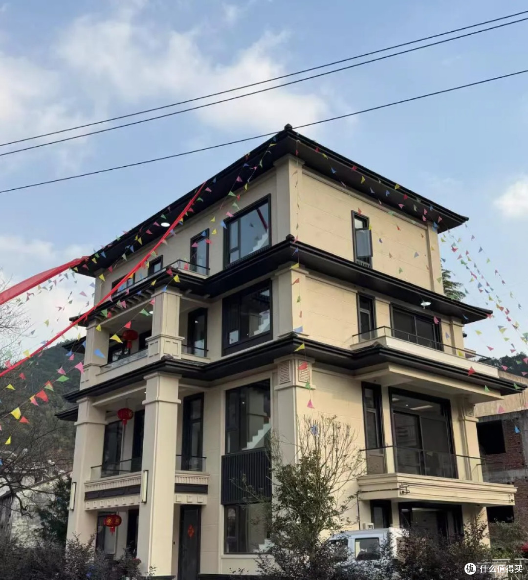 浙江男子晒出农村自建房,仅凭外观就爆火走红,网友:太高级了!