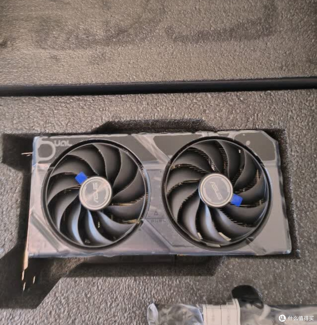 不踩雷选华硕RTX4070,专业设计与游戏体验,体验感超强。