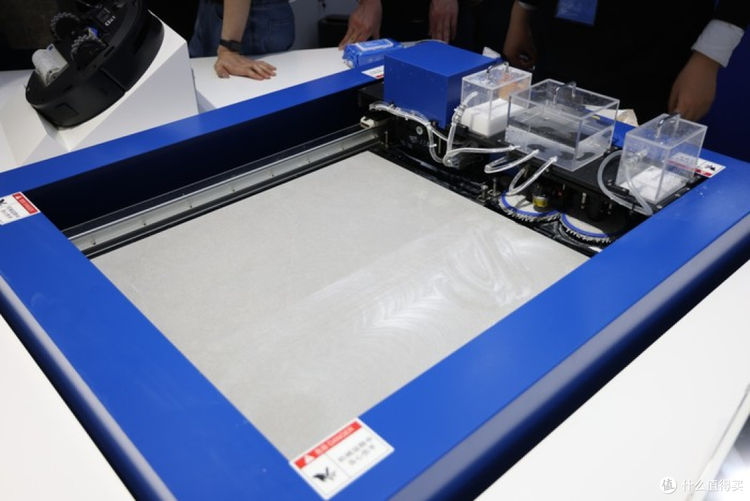滚筒活水洗地、机械臂上阵!AWE 2025清洁电器有多炸?