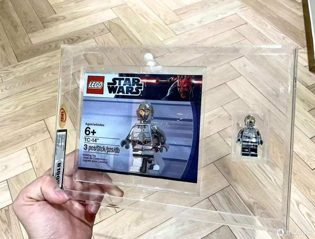 UKG评级后封装的人仔，图片由Darth Vader本人提供