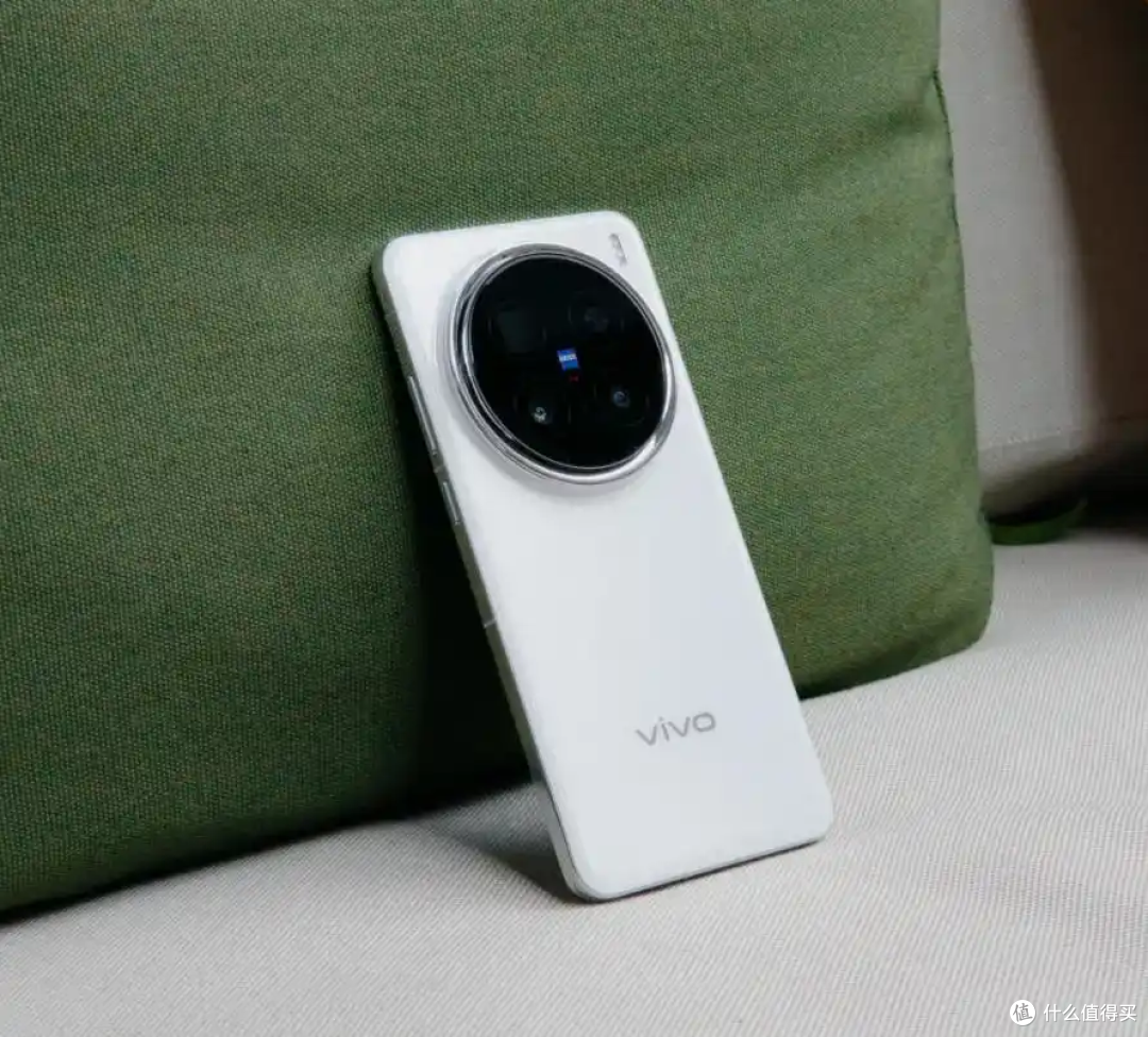 vivox200pro 除了个别方向会眩光，算是均衡的影像旗舰