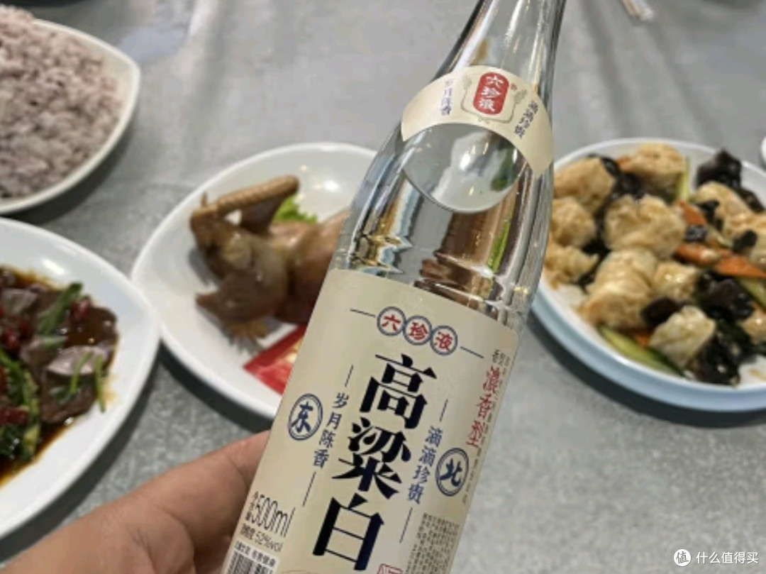 六珍液高粱白:品味纯粮之韵,尽享浓香之旅
