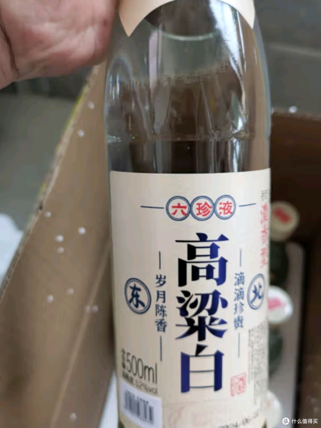 六珍液高粱白:品味纯粮之韵,尽享浓香之旅