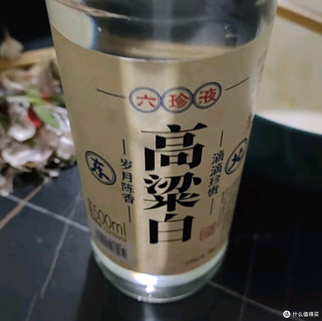 六珍液高粱白:品味纯粮之韵,尽享浓香之旅