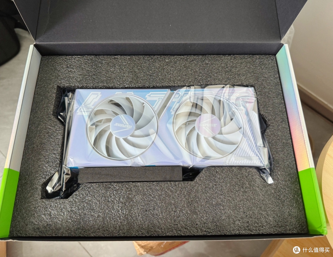性能与颜值兼具的显卡——七彩虹RTX 4060 Ti Ultra W DUO OC 8G