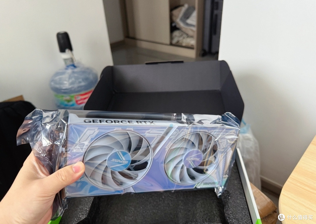 性能与颜值兼具的显卡——七彩虹RTX 4060 Ti Ultra W DUO OC 8G